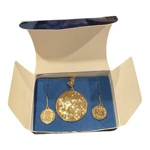 Avon Goldtone Medallion Necklace & Earrings Gift Set 2007 NOS J13
